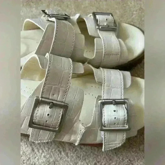 CLARKS TORHILL SLIDE  SANDAL CREAM SIZE 8 - Picture 13 of 15